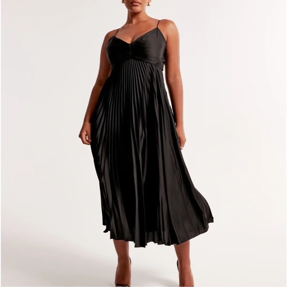 Abercrombie & Fitch Elegant Black Pleated Maxi Dress size XXS